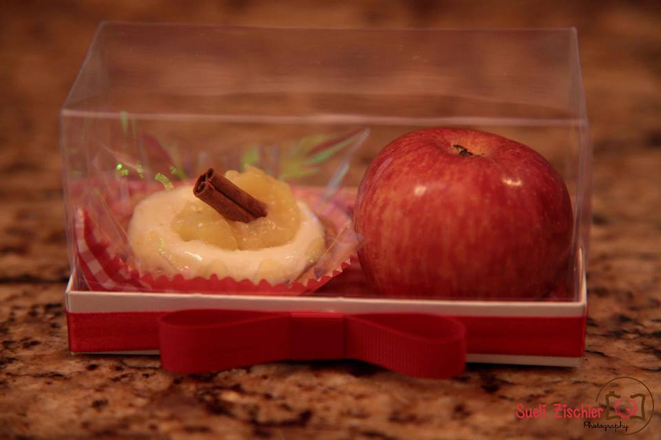 Lembrancinha: caixinha com maçã e torta de maçã