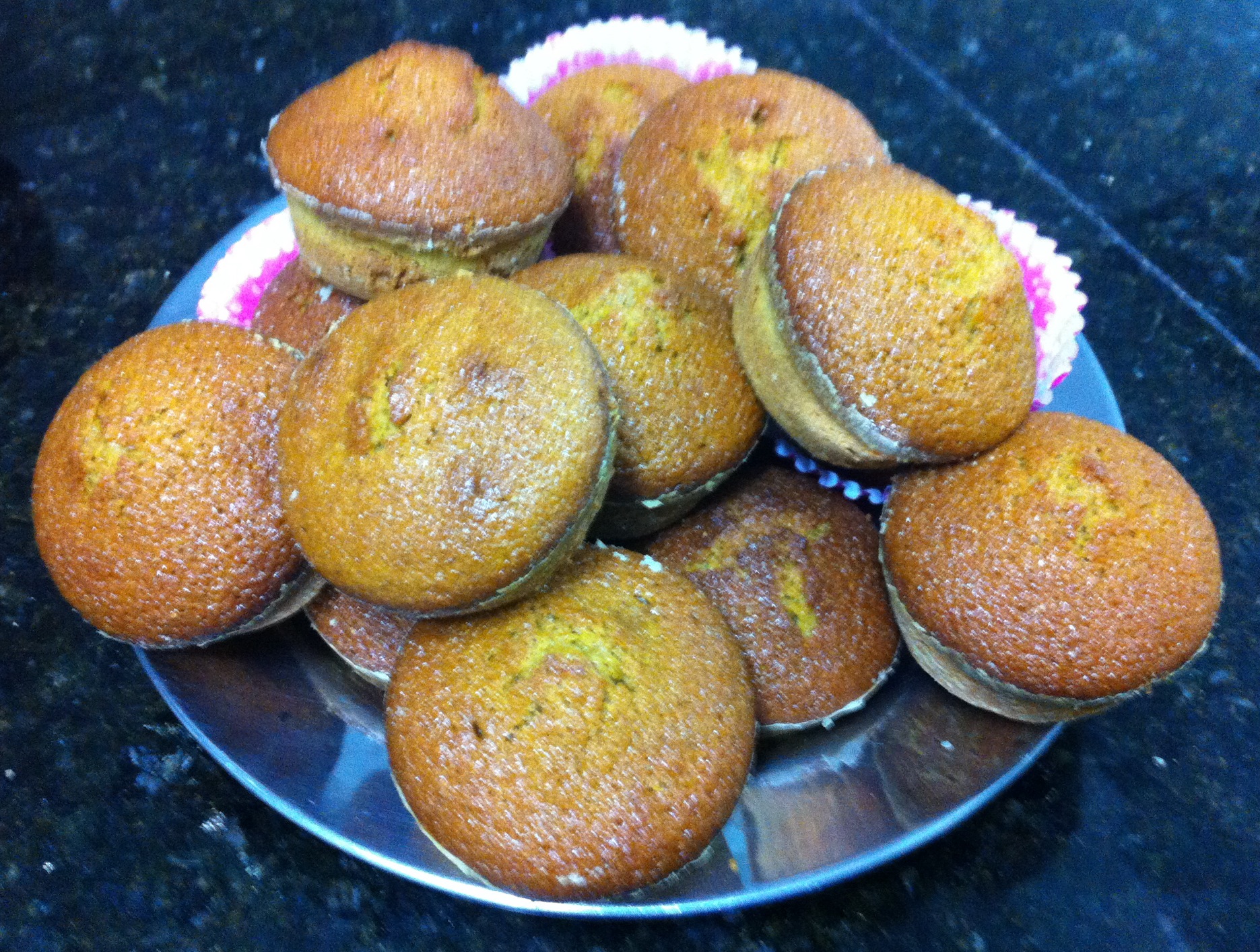 Cupcakes de cenoura feitos com açúcar mascavo