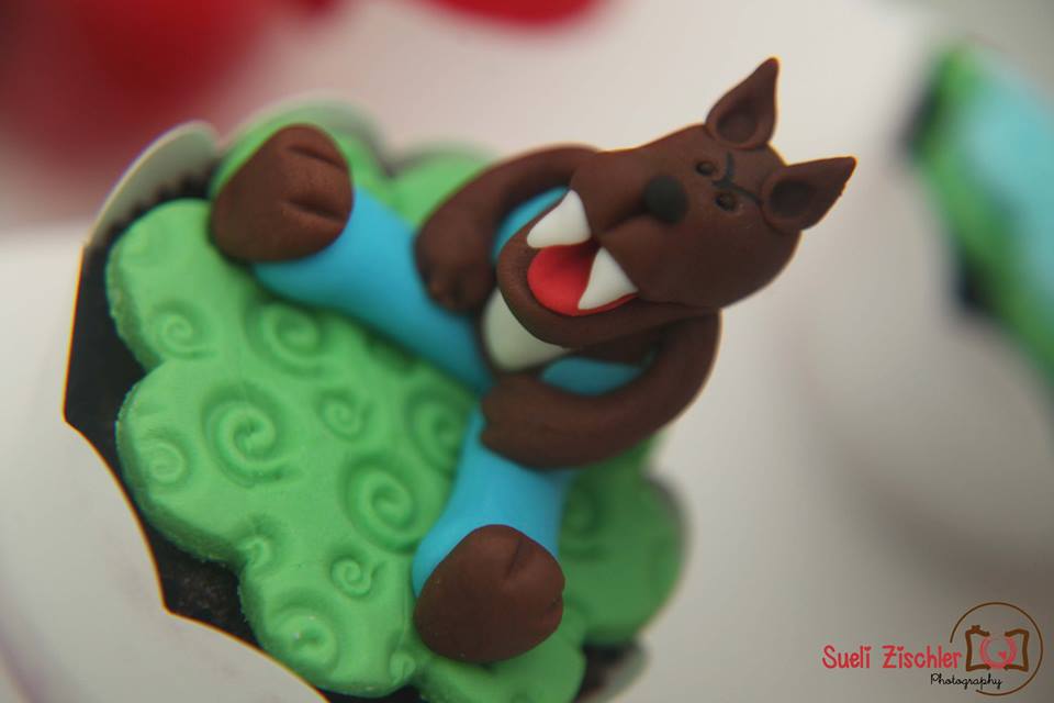 Cupcake personalizado para festa no tema Chapeuzinho Vermelho