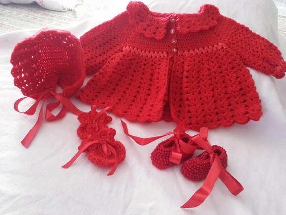 conjuntinho vermelho em crochê para bebês