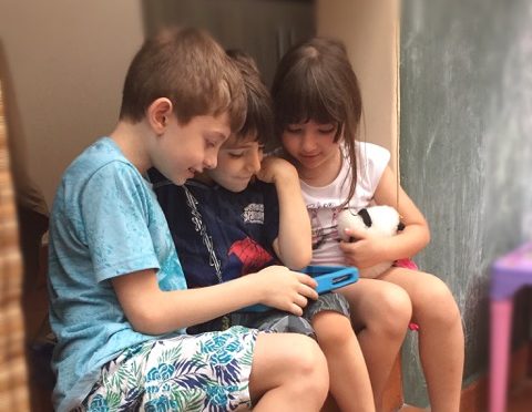Eletrônicos e crianças: como colocar limites que funcionem